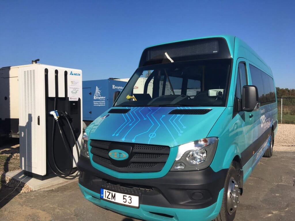 Elektrotransportlīdzekļu skaits Latvijā palielinājies par 70% 2019. gadā 4 Oppbus pie Energolukss uzlādes stacijas