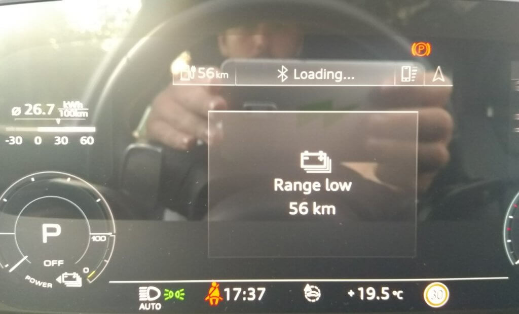 Audi e-tron 55 brīdinājums