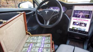 Omaze Tesla Model S un nauda