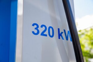 Ingitis ON 320 kW uzlādes stacijas atklāšana