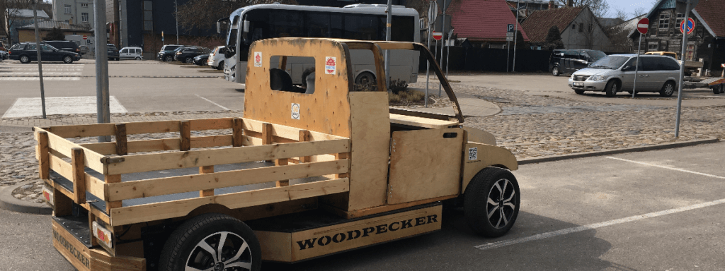 Liepājas universitātes Woodpecker koka elektroauto