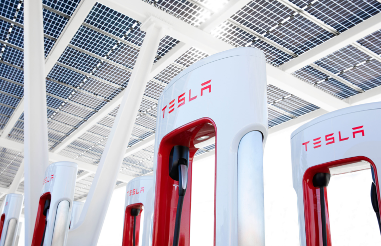 Tesla Supercharger uzlādes vieta