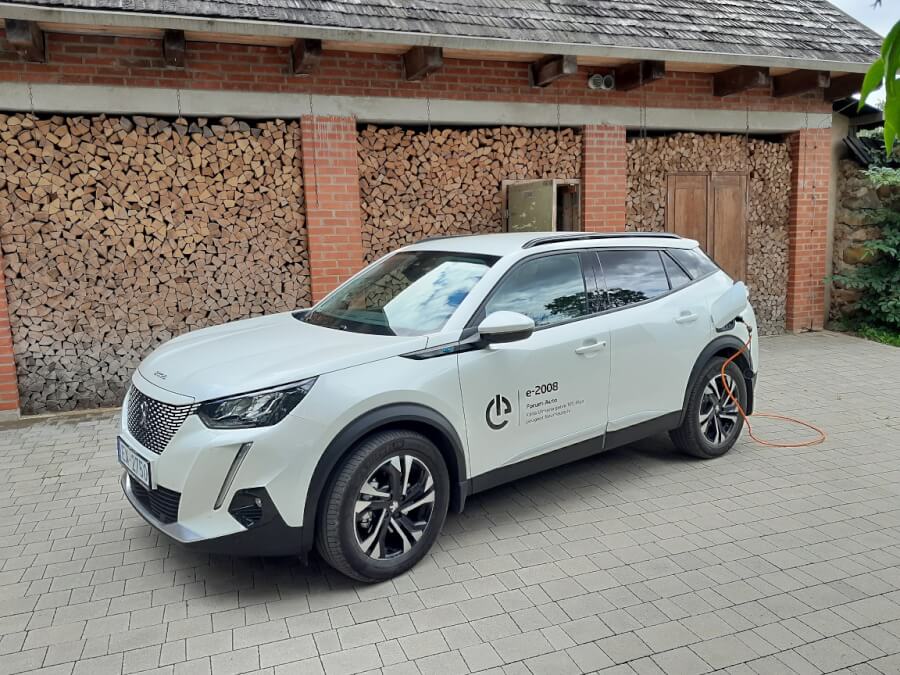 Peugeot e2008