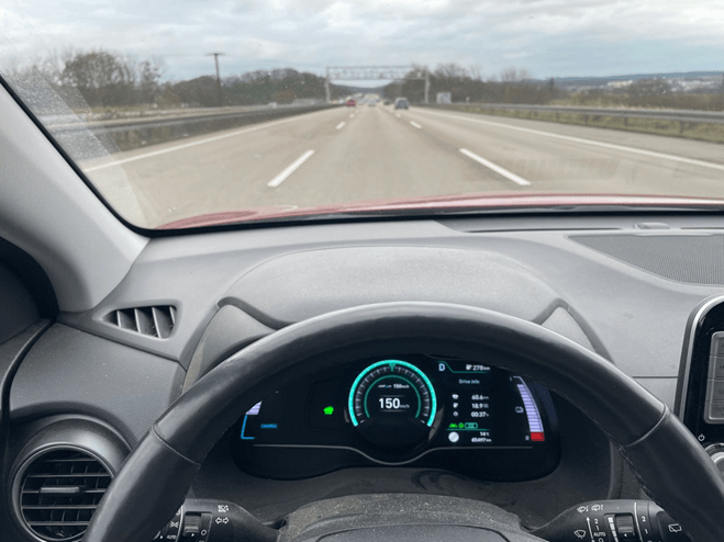 Hyundai Kona ātrums un patērinš uz bāņa