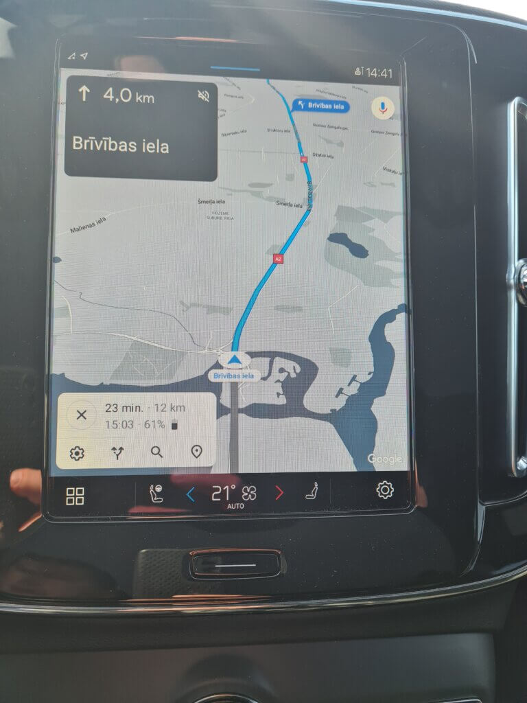 Google Maps iekš Volvo C40