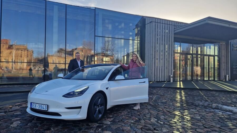 Exchange car of the insurer in Latvia – Tesla – Charged