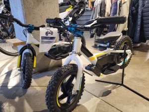Elektriskie balansa riteņi no Husqvarna