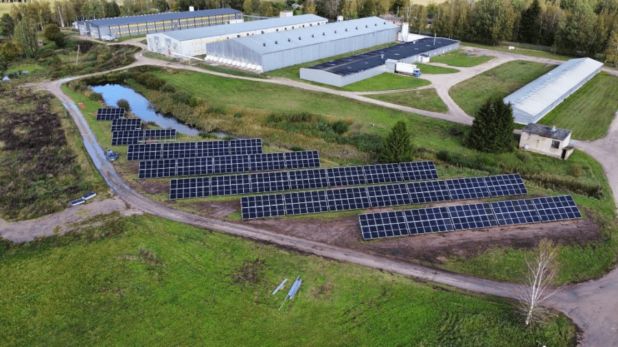 Alūksnes putnu ferma investēs 240 000 eiro saules enerģijas parka izveidē