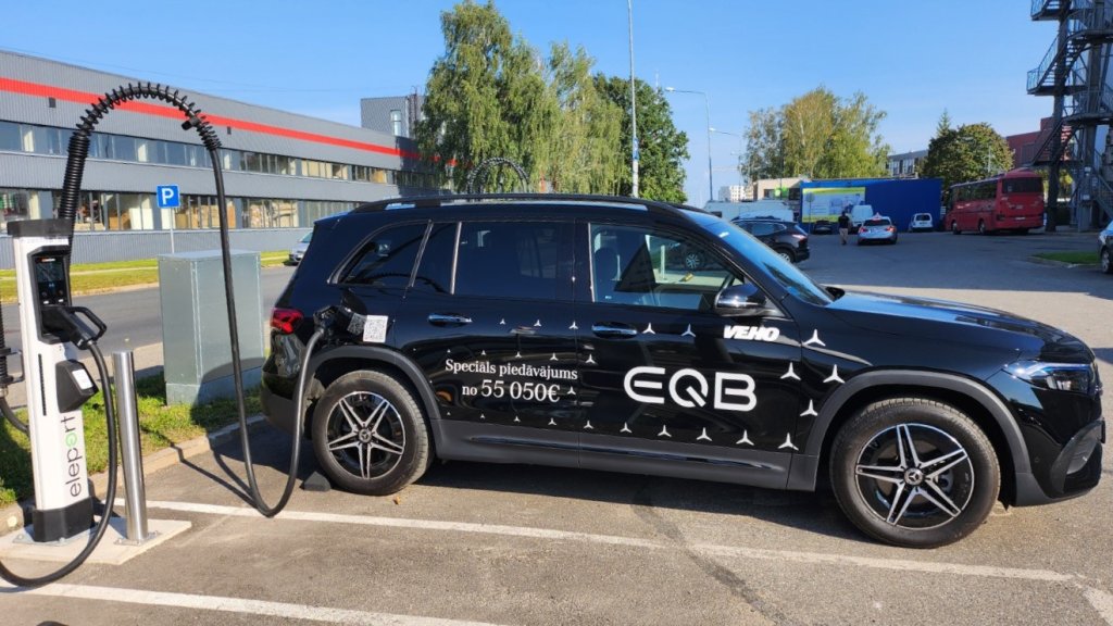 Mercedes-Benz EQB 300 AMG