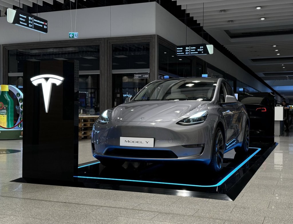 Tesla pop-up stends Viļņā