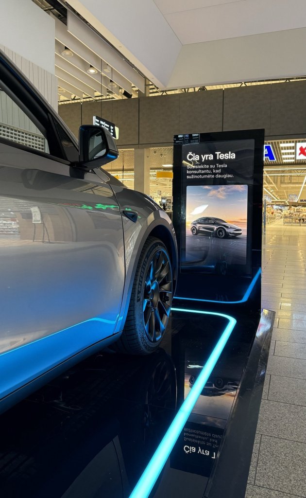 Tesla pop-up stends Viļņā