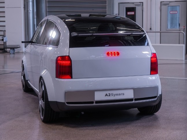 Audi A2 E Tron Aizmugure