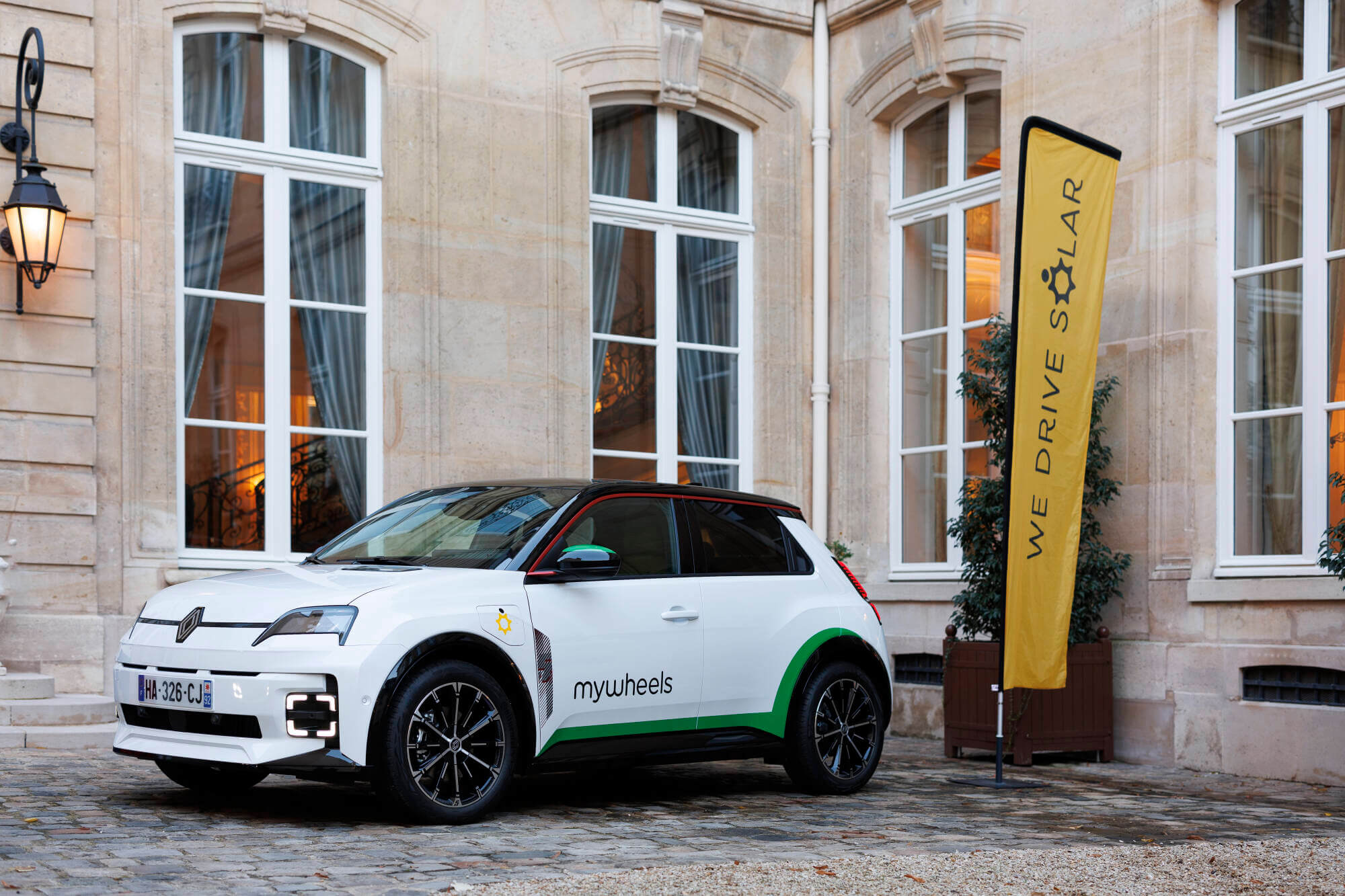 Group Renault and MyWheels offer Europe’s first “battery on wheels” car sharing service – Charged