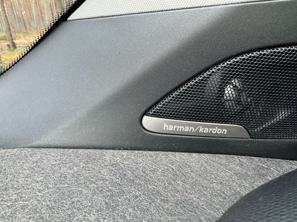 BMW i3 ilgtspējīgie materiāli un Harman Kardon skaņu sistēma