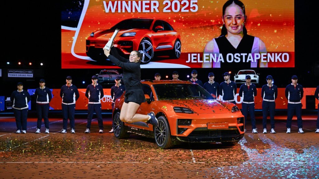 Uzvarētāja A. Ostapenko, Macan Turbo Electric, Porsche Tennis Grand Prix 2025