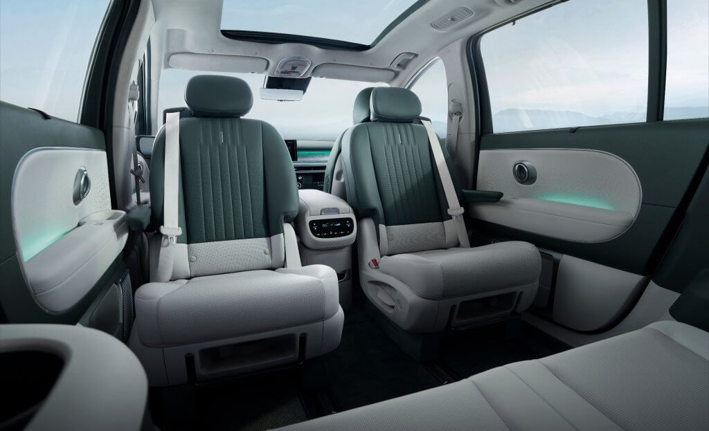 Hyundai Ioniq 9 sēdekļus var pagriezt (ražotāja foto)