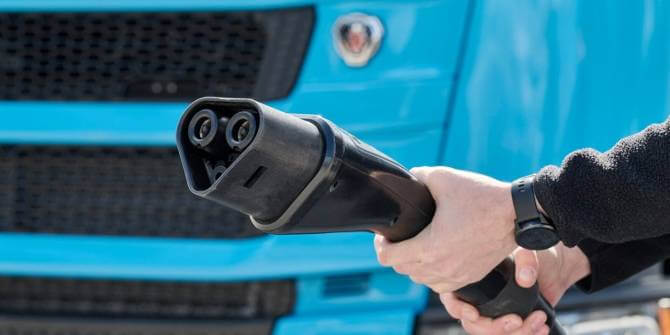 MCS charge plug