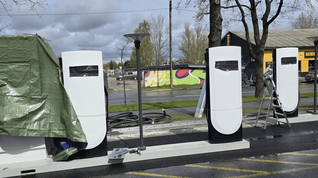 Tesla Supercharger Pērnavā
