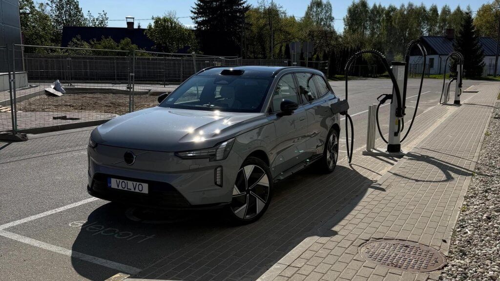 Volvo ex90 twin performance charging at eleport