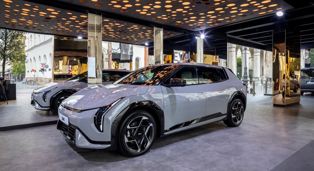 Kia EV4 IAA Mobility izstādē