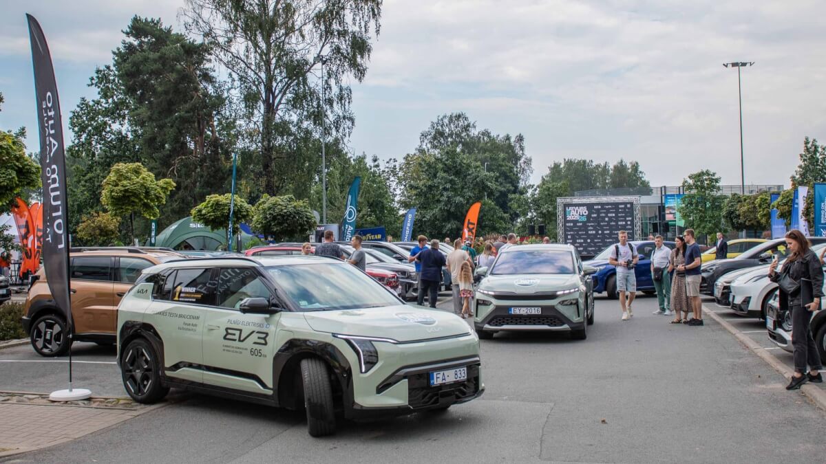 Apstiprina elektroauto atbalstu
