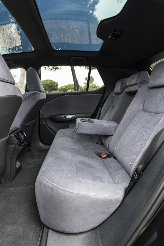 Lexus RZ 500e Luxury Graphite Black interior