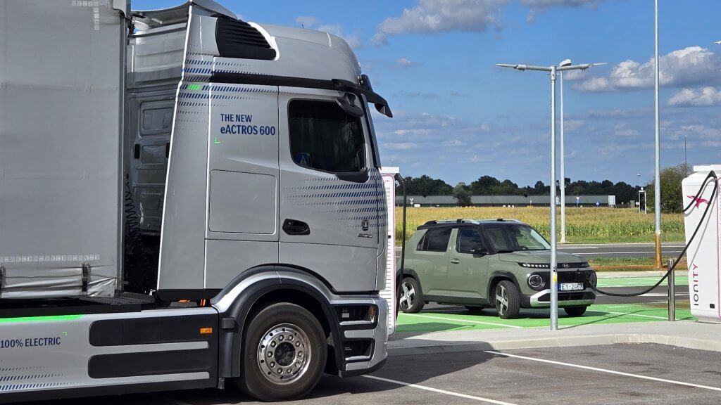 Hyundai Inster pie Ionity lādētāja