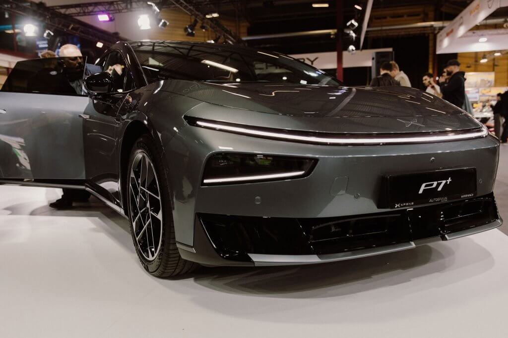 “AUTOBRAVA Motors” izstādē prezentē jauno XPENG P7 Baltijas pirmizrādē