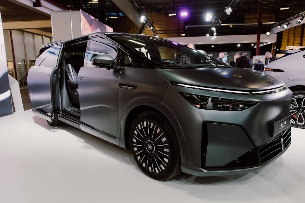 “AUTOBRAVA Motors” izstādē prezentē jauno XPENG P7 Baltijas pirmizrādē